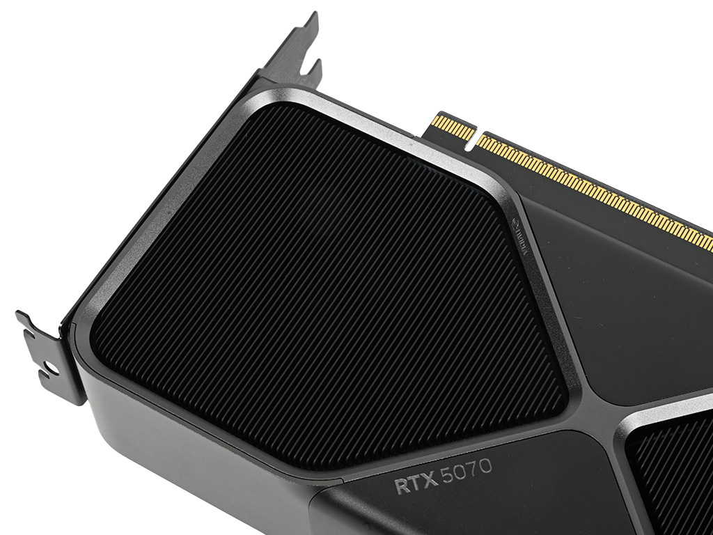 geforce_rtx_5070_fe_23