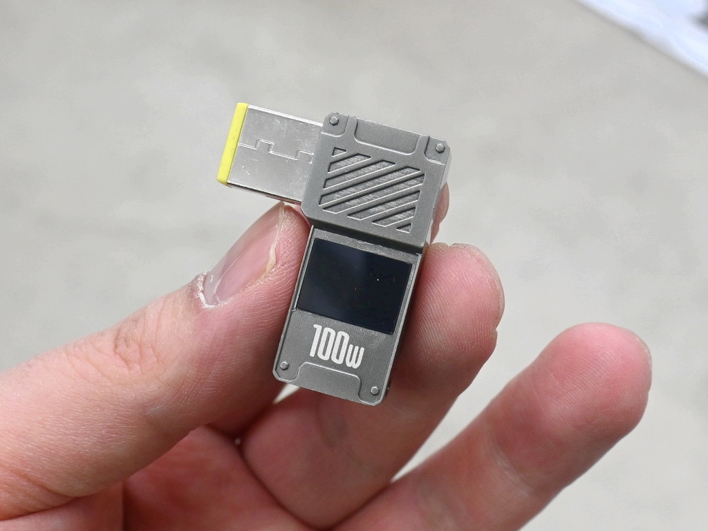 (アキバ取材班) リアルタイムのワット数が分かるUSB PDチェッカーに珍しい「角Lenovoアダプタ」型が登場