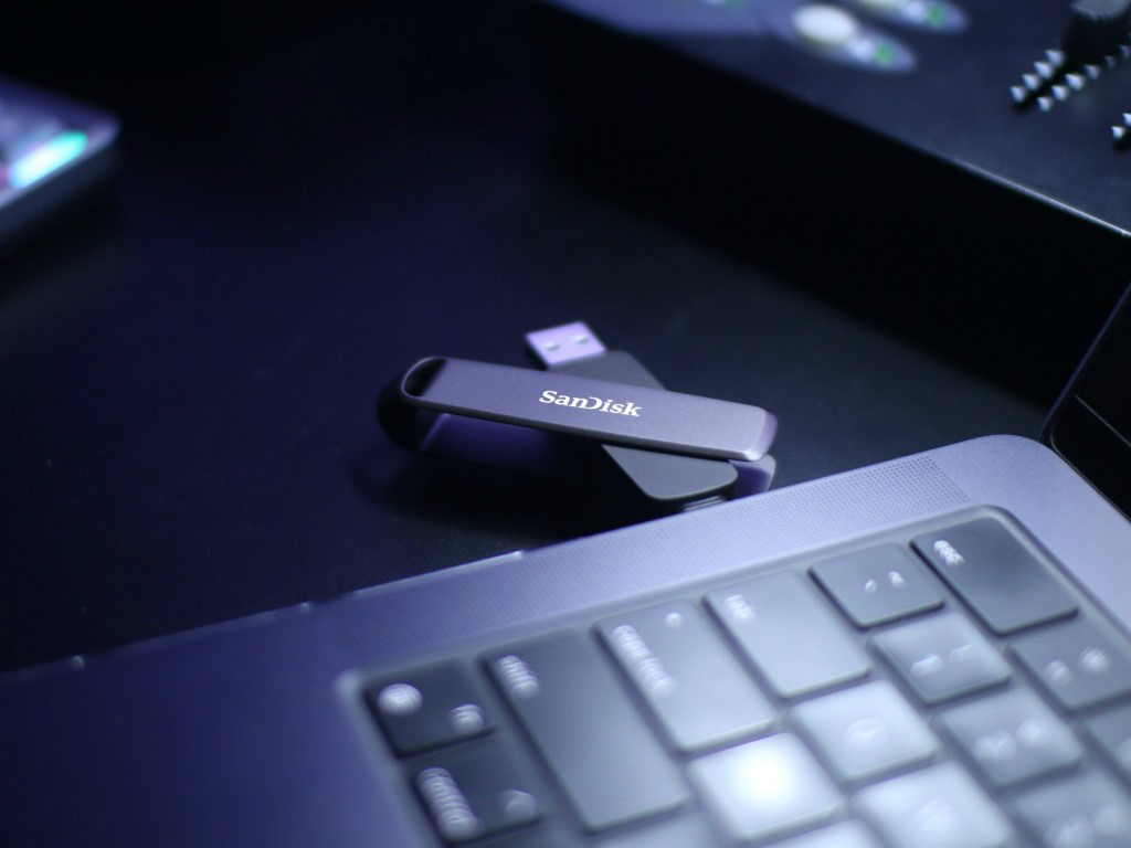 SNDK_Slim_Dual_Drive_03