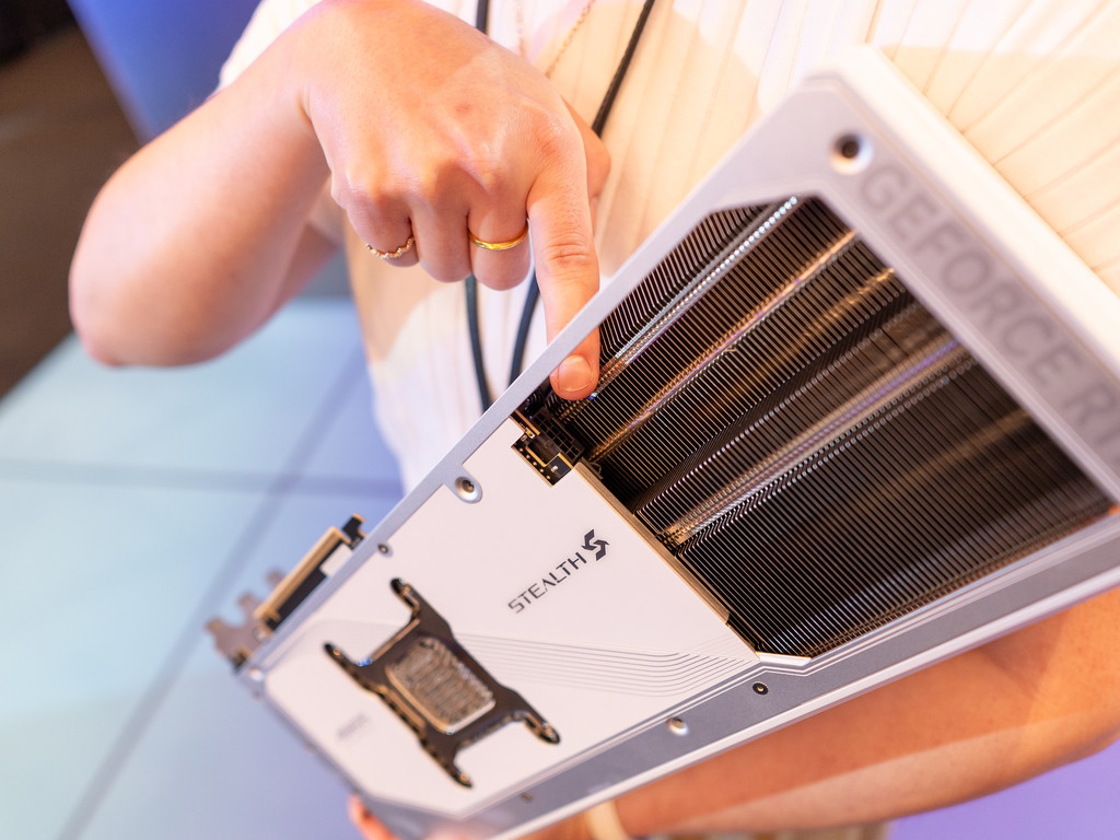 250522computex2025_gigabyte5090_05