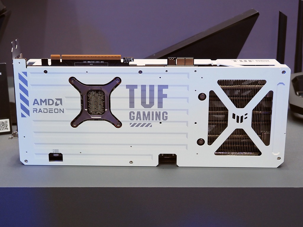 TUF_GAMING_Radeon_RX_9070_XT_BTF_WHITE_OC_Edition_02