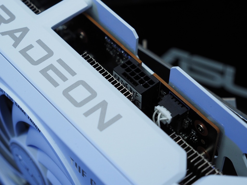 TUF_GAMING_Radeon_RX_9070_XT_BTF_WHITE_OC_Edition_05