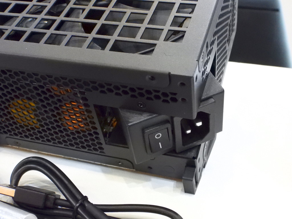 250527computex2025_lianli_psu_04