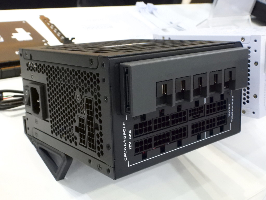 250527computex2025_lianli_psu_05