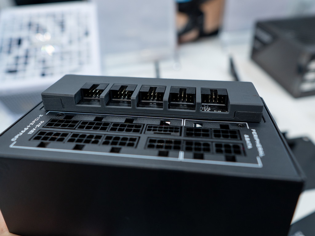 250527computex2025_lianli_psu_07