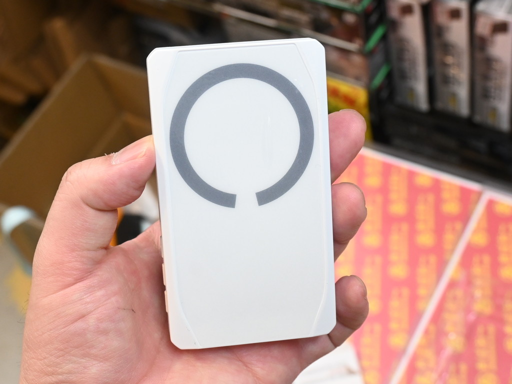 Magnetic_Phone_Vlog_Selfie_Screen_05