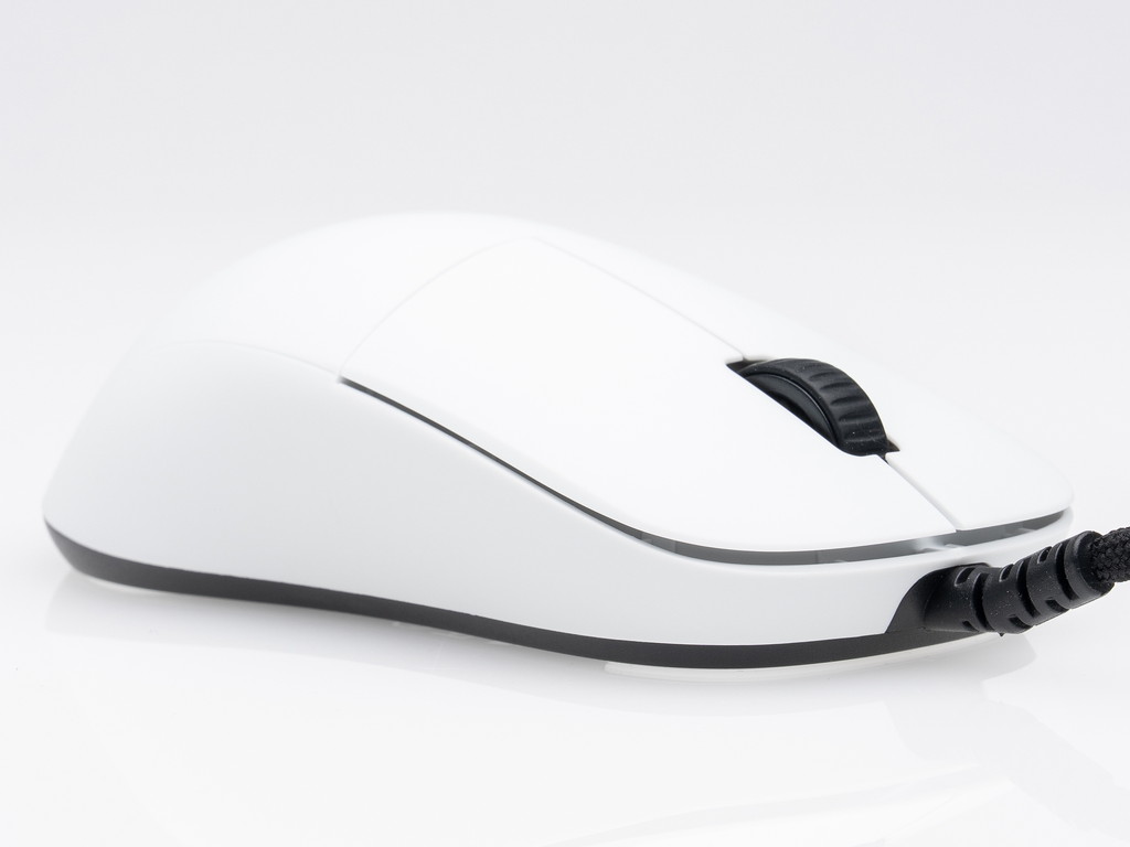 xm2_8k_gaming_mouse_white_13