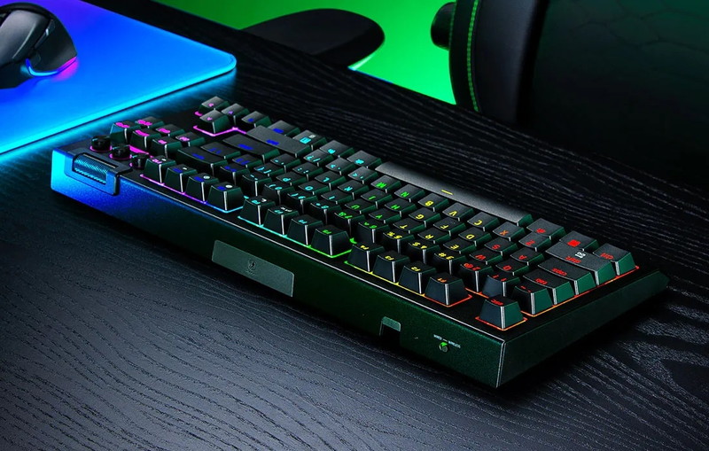 BlackWidow_V4_Tenkeyless_HyperSpeed_03