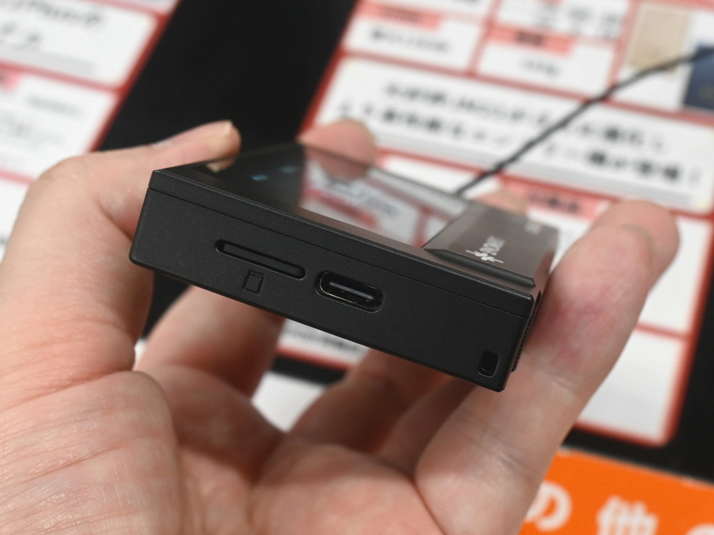ECHO_MINI_Black_07