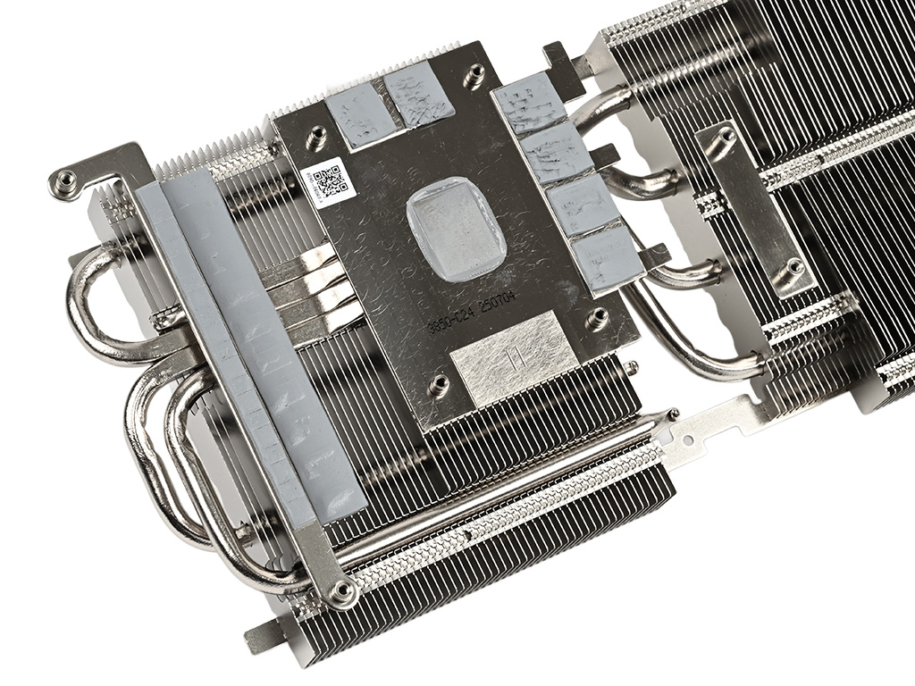 geforce_rtx_5070_12g_gaming_trio_oc_035