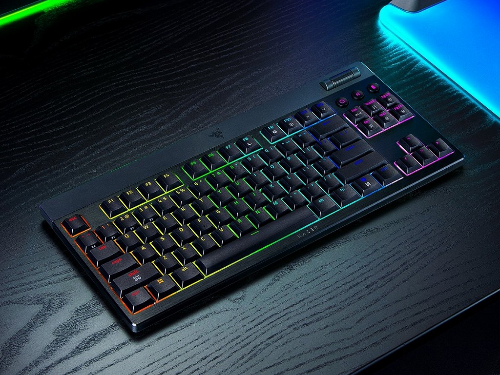 BlackWidow_V4_LP_03