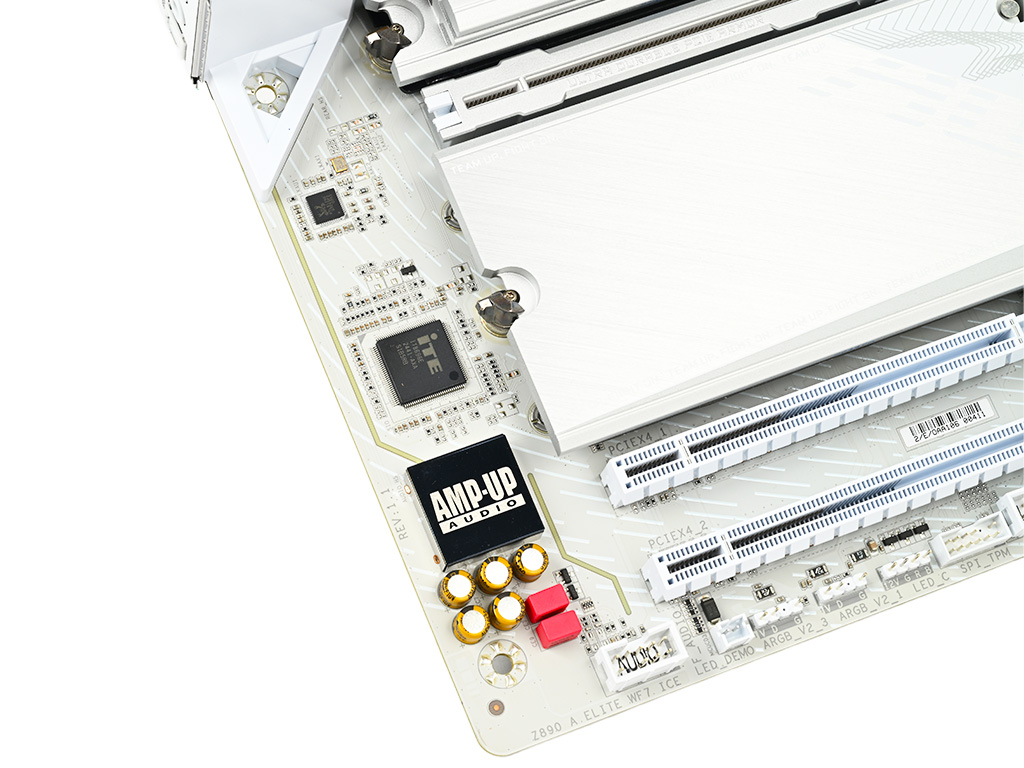 z890_a_elite_wf7_ice_011