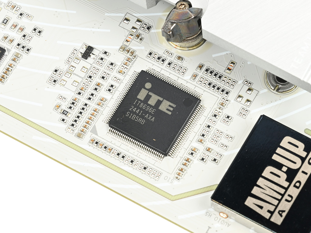 z890_a_elite_wf7_ice_014