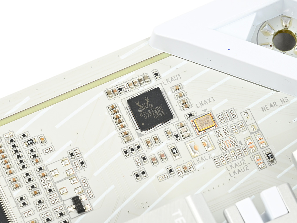 z890_a_elite_wf7_ice_015