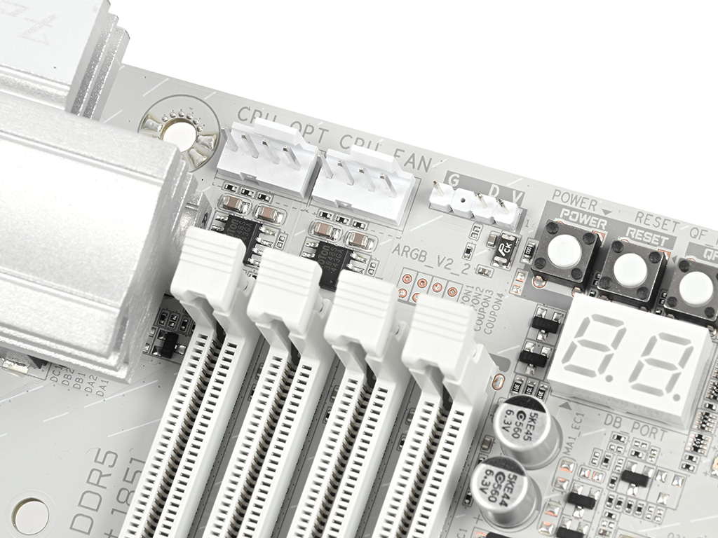 z890_a_elite_wf7_ice_021