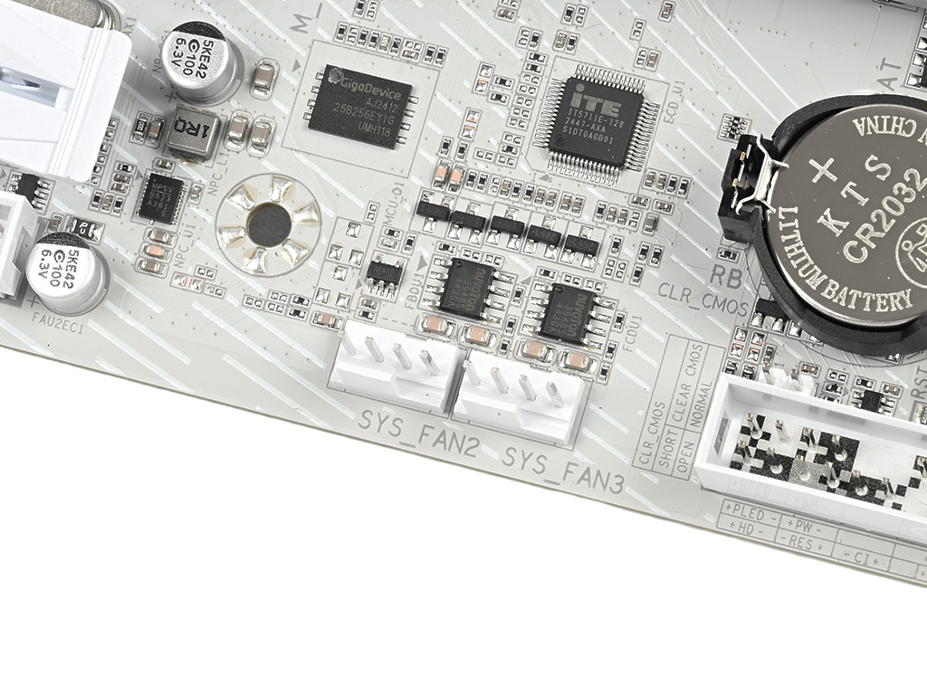 z890_a_elite_wf7_ice_023