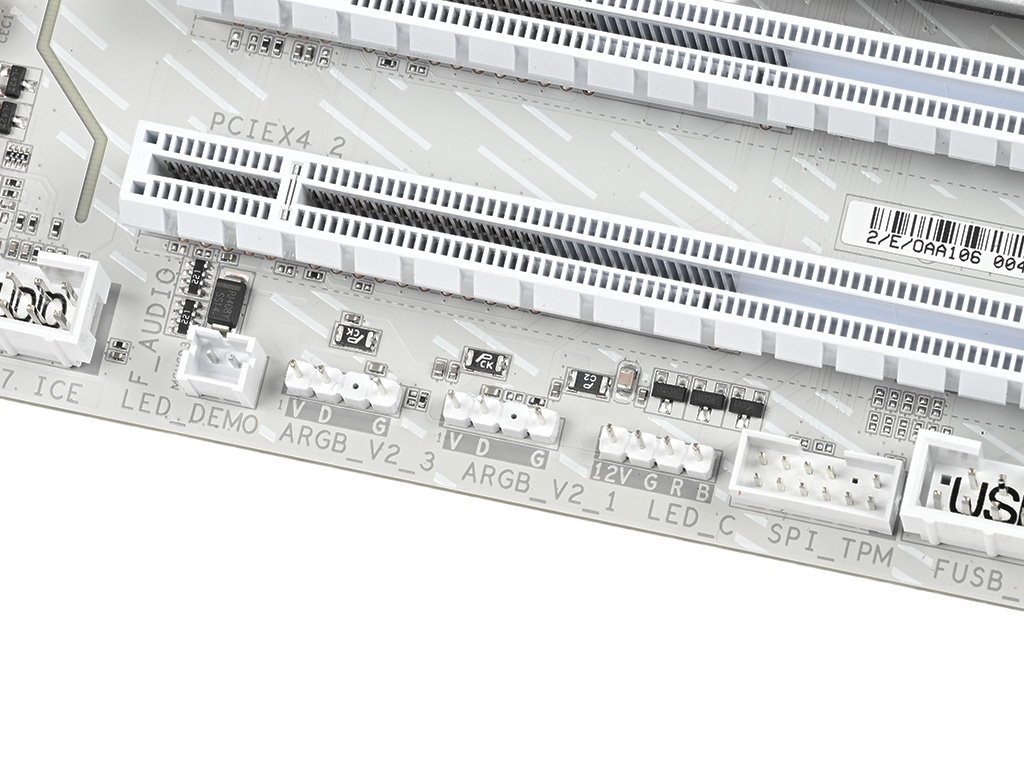 z890_a_elite_wf7_ice_024
