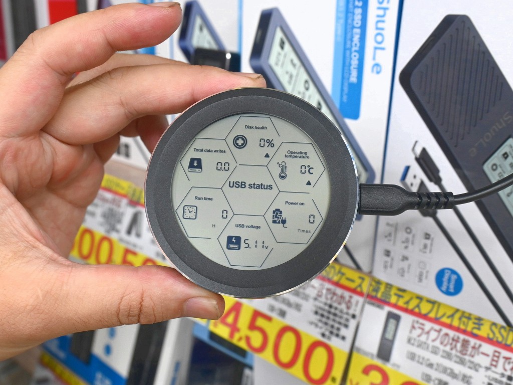 (アキバ取材班) 大型円型ディスプレイにSSDステータスを表示できるM.2 SSDケースが入荷