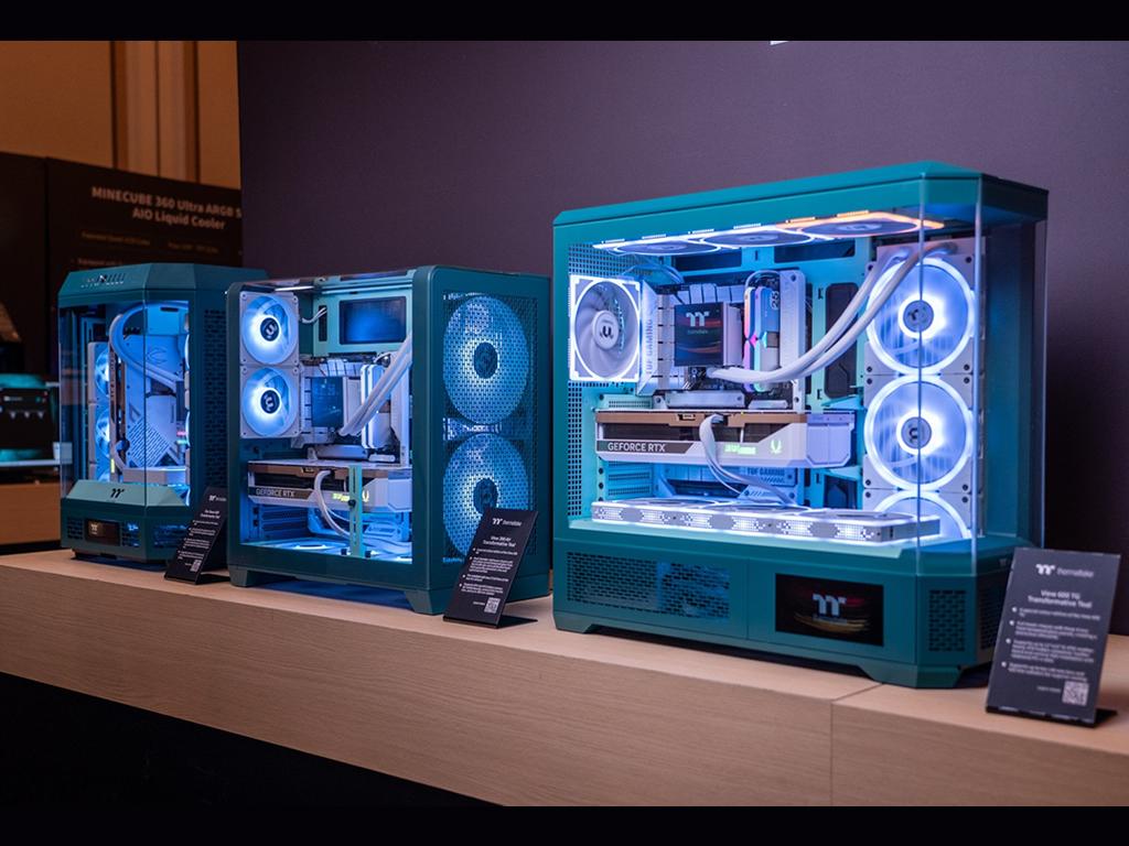 Thermaltake、人気PCケースに2026年のトレンドカラー「Transformative Teal」を採用