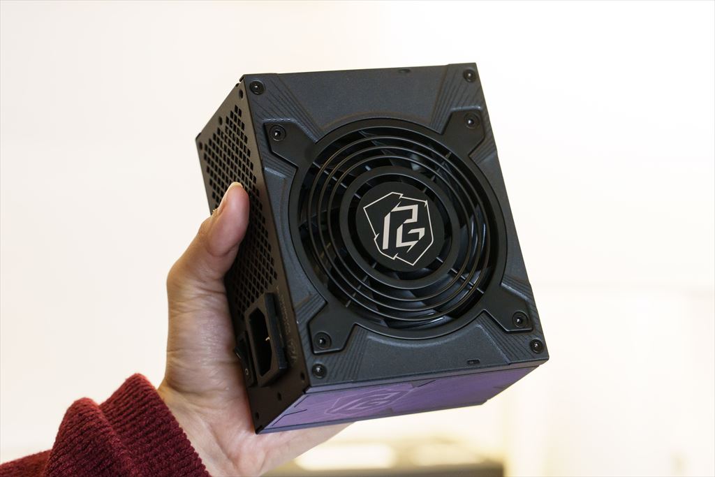 (CES 2026) ASRockブースで初のSFX電源やSteel Legend Platinum電源、グラフィックスカード新モデルを披露