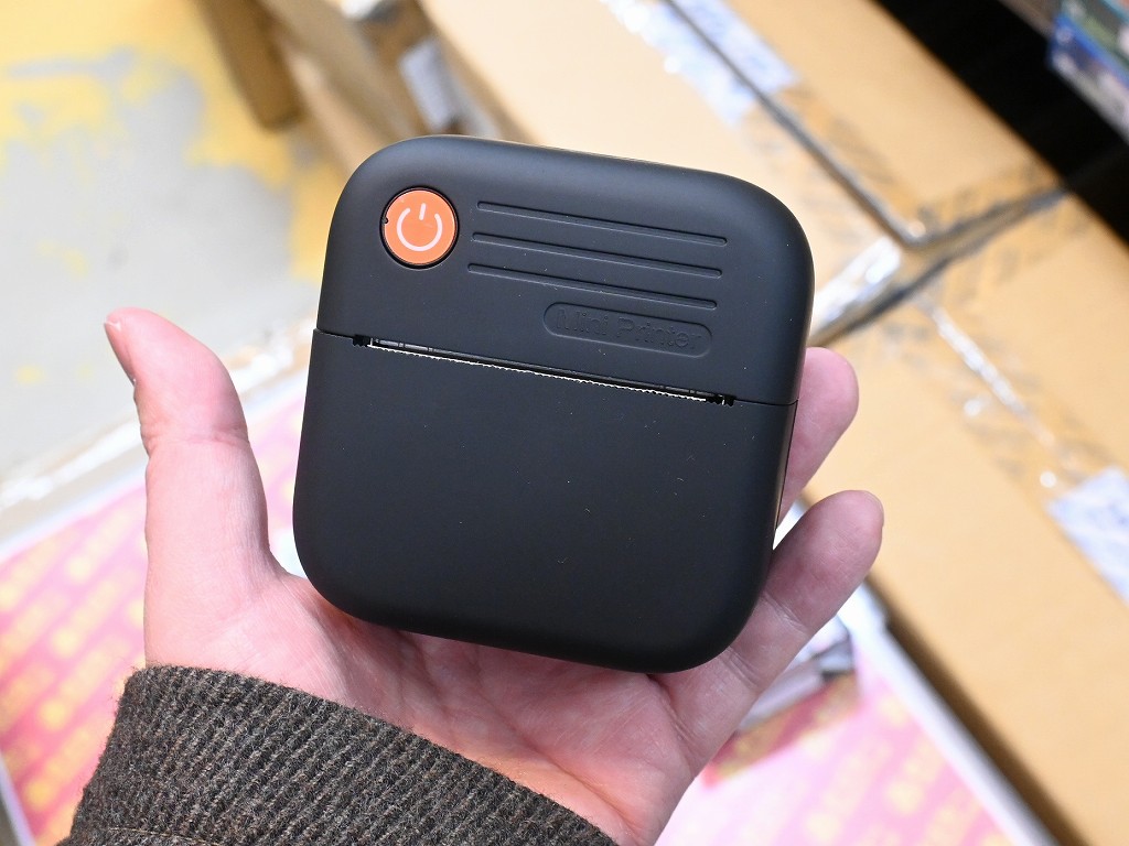 (アキバ取材班) スマホの写真をその場でプリントできる「PRINTO」が1,800円で販売中