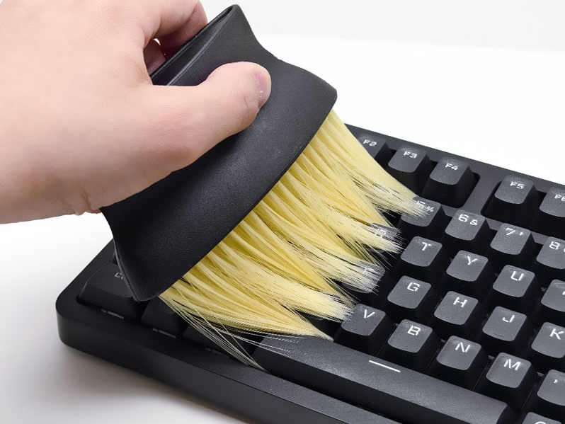 約60mmの毛でキーボードの奥まで届くロングブラシ「HAKETE」がエアリアから