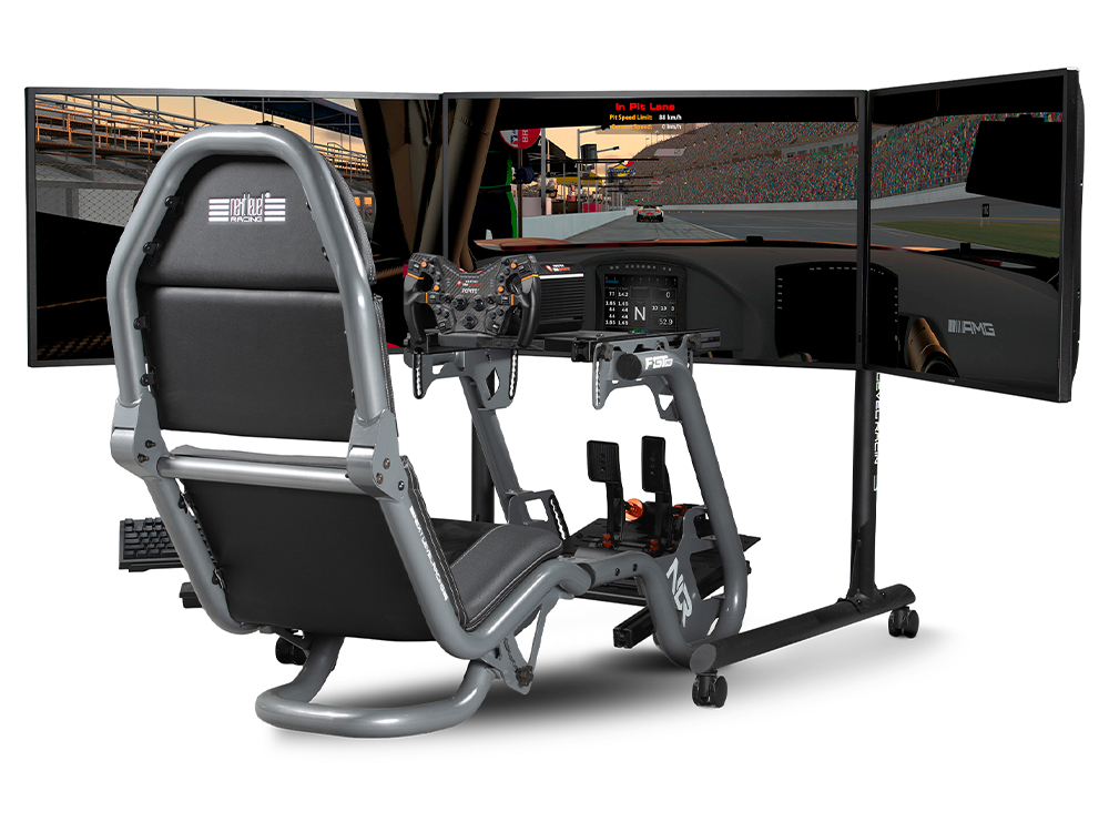 43型ディスプレイを3台搭載できるシミュレータ向けスタンドがNext Level Racingから