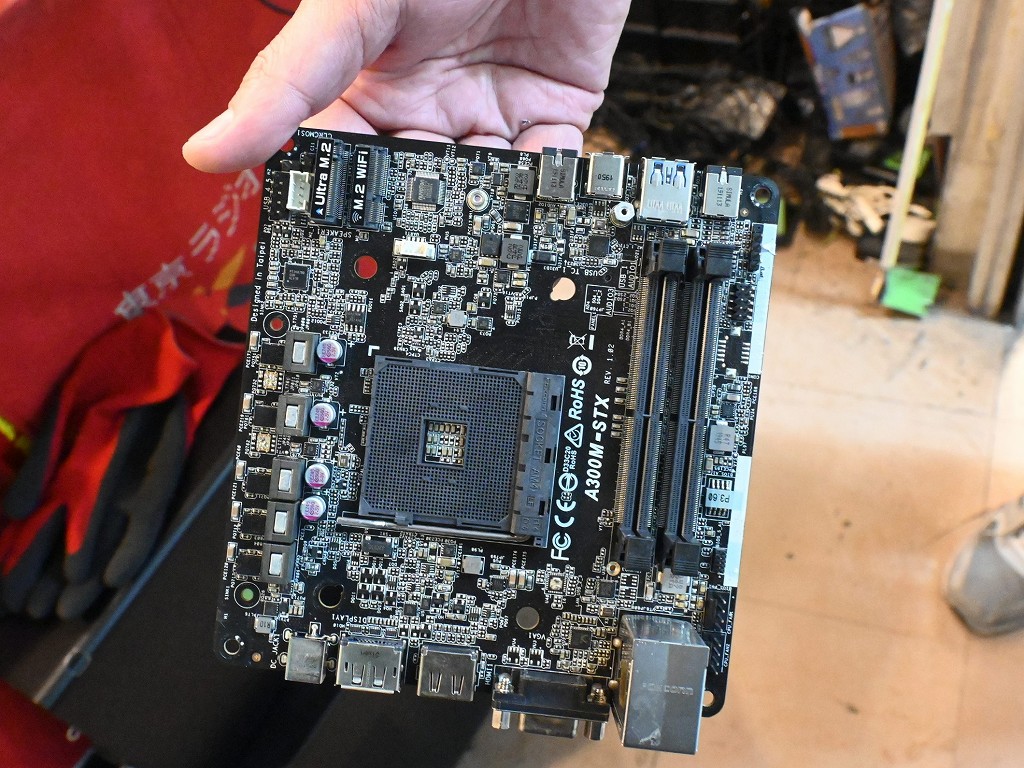 (お買い得中古品情報) 超小型ベア「DeskMini A300」に入っていたMini-STXマザー「A300M-STX」が2,000円