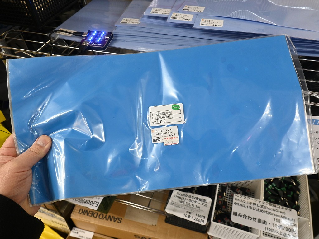 (アキバ取材班) 幅400mmの超大判サイズ、業務用(?)のサーマルパッドに高熱伝導モデル