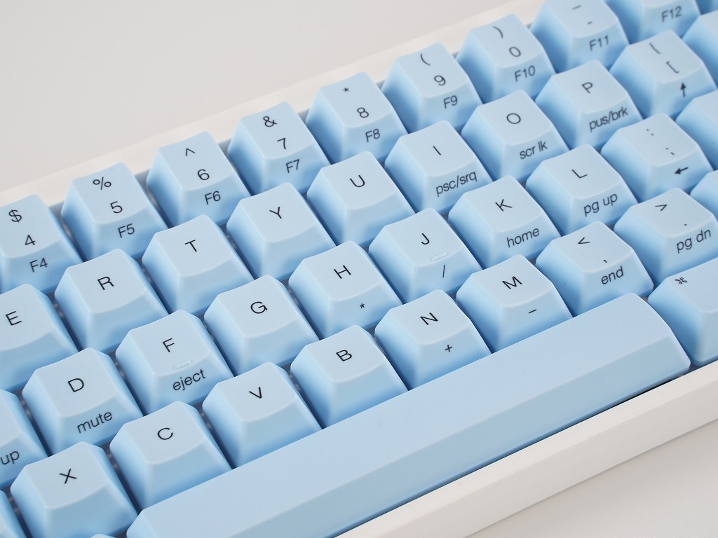 晴れ渡った空のような淡色のHHKB Professionalシリーズ用カラーキーキャップ「空」が登場