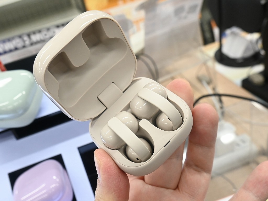 (アキバ取材班) ソニー初のイヤーカフ型イヤホン「LinkBuds Clip」発売。昨今トレンドの“ながら聴き”向け