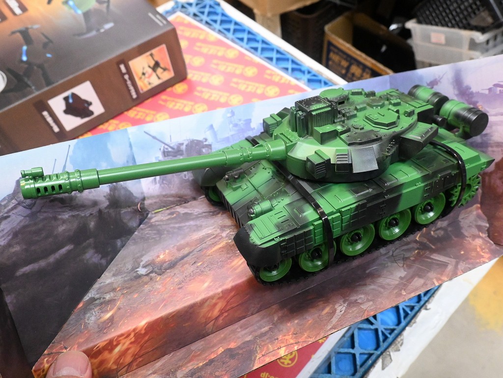 (アキバ取材班) スマホ操作のラジコン戦車「ブレイブタンクRC APP」が入荷、1,700円で販売中