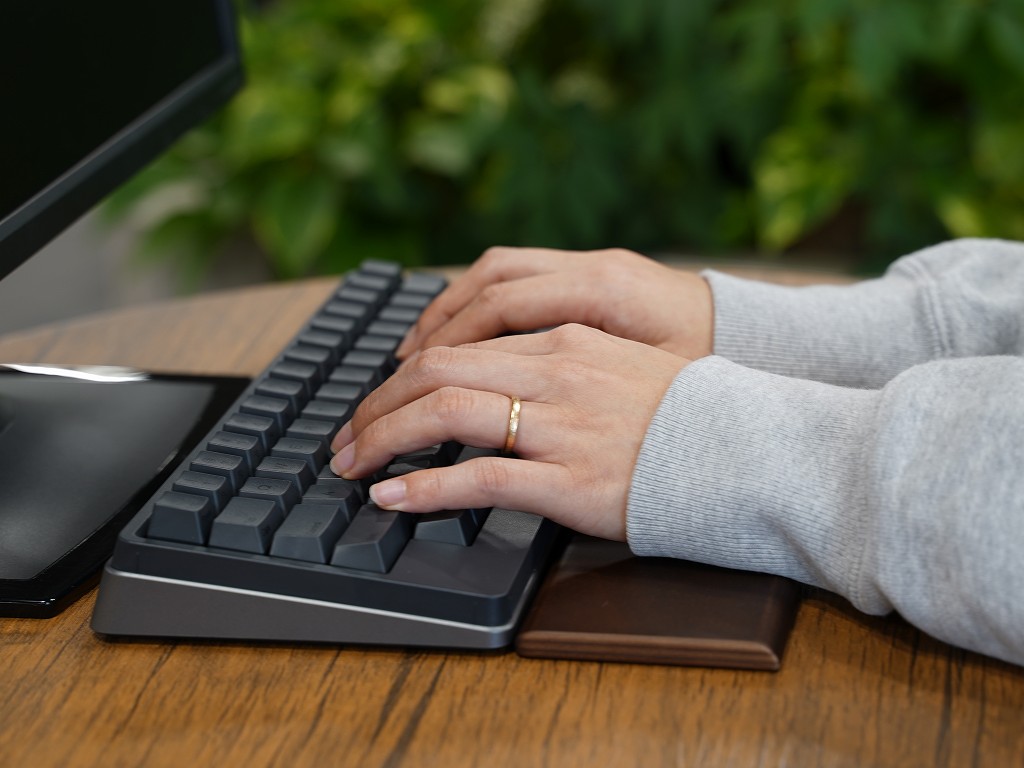 HHKBとパームレスト＆キーボードルーフがセットになった「HHKBスターターキット」が限定販売