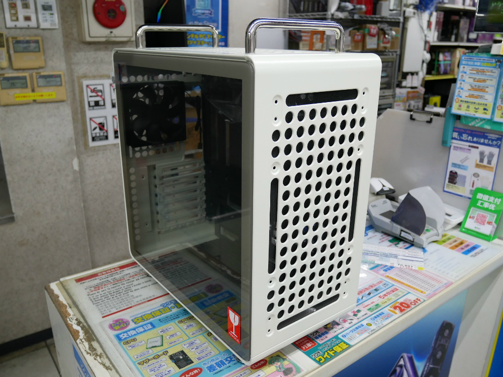 (アキバ取材班) 縦・横自在のモジュラー構造ミドルタワー、Cooler Master「QUBE 540」発売