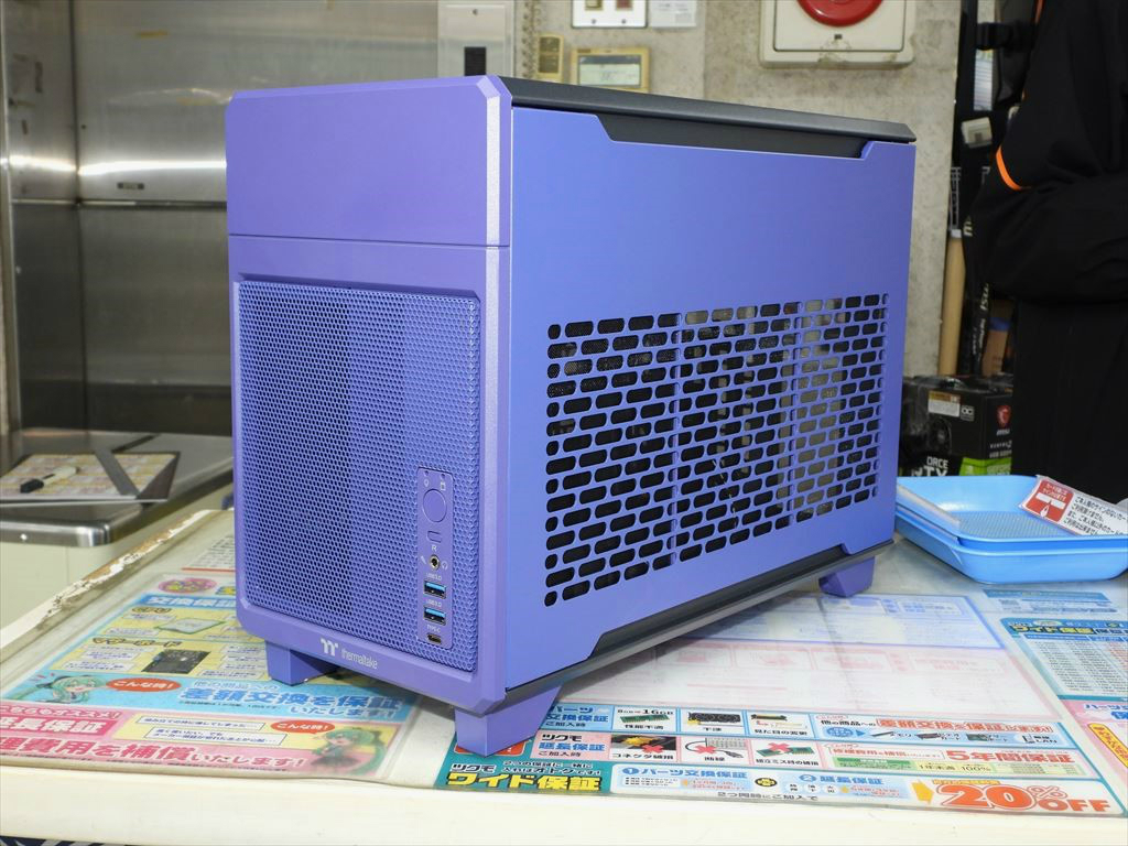 (アキバ取材班) 4色カラーのデュアルチャンバーMini-ITXケース、Thermaltake「TR100」発売開始
