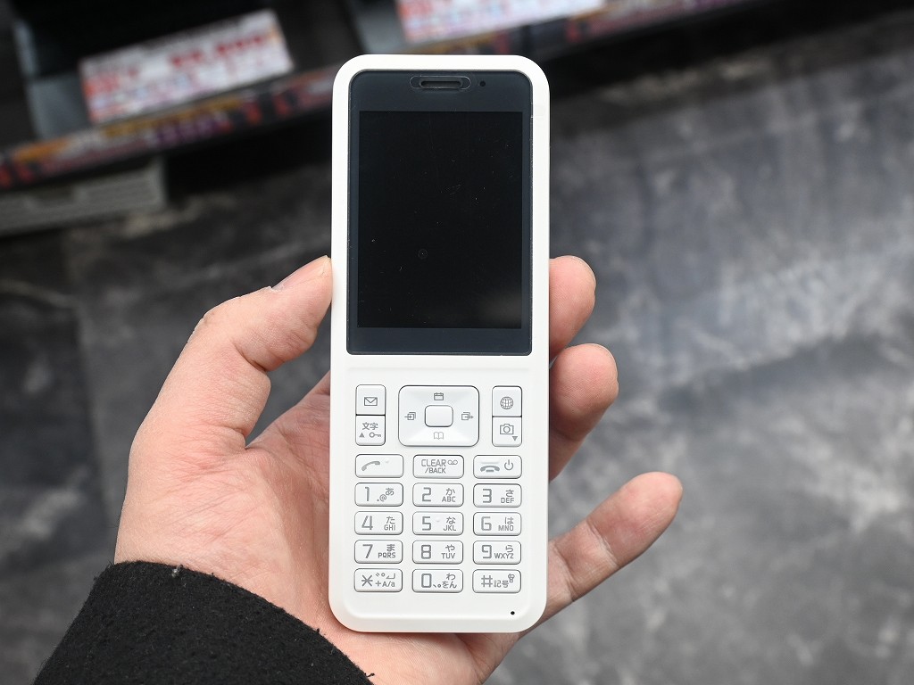 (お買い得品情報) “The 電話”なVoLTE対応のシンプルケータイ「Simply B」の未使用品が税込6,980円