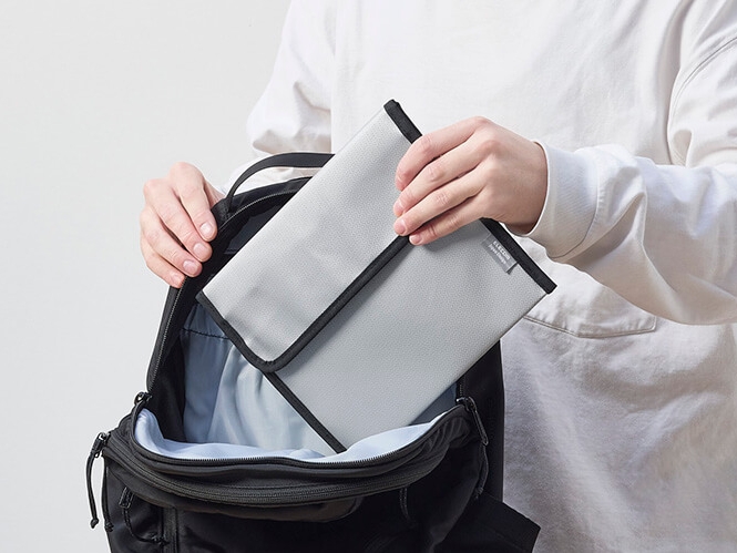 モバイルバッテリーが発火した場合も燃えにくい、難燃ガジェットポーチがエレコムから3モデル