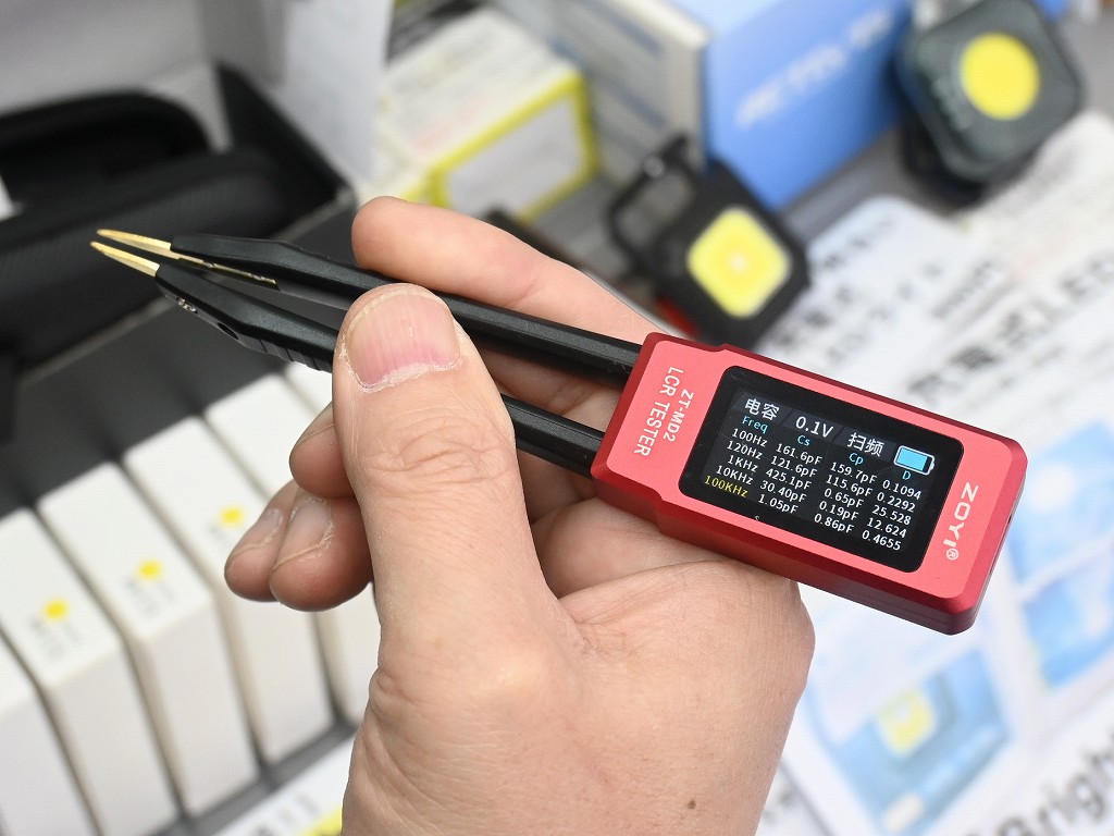 (アキバ取材班) USB充電式のピンセット型LCRメーター「ZT-MD2」が入荷。価格は6,990円