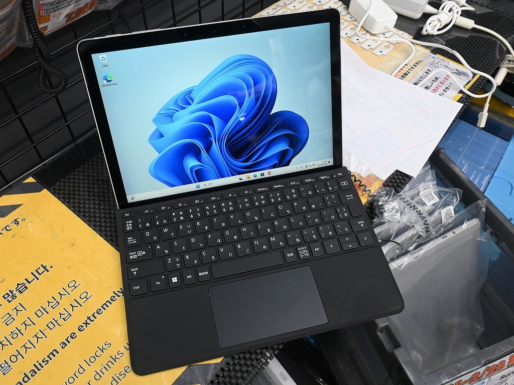 (お買い得中古品情報) 症状軽めなモノも？タイプカバー＆AC付きの「Surface Go 2」が税込7,980円から