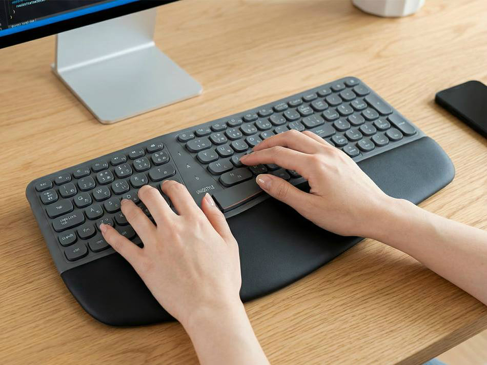 ユニーク、ニュートラルポジションに導く無線エルゴキーボード「K680ERG」