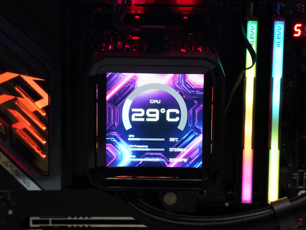phantom_gaming_360_lcd_903