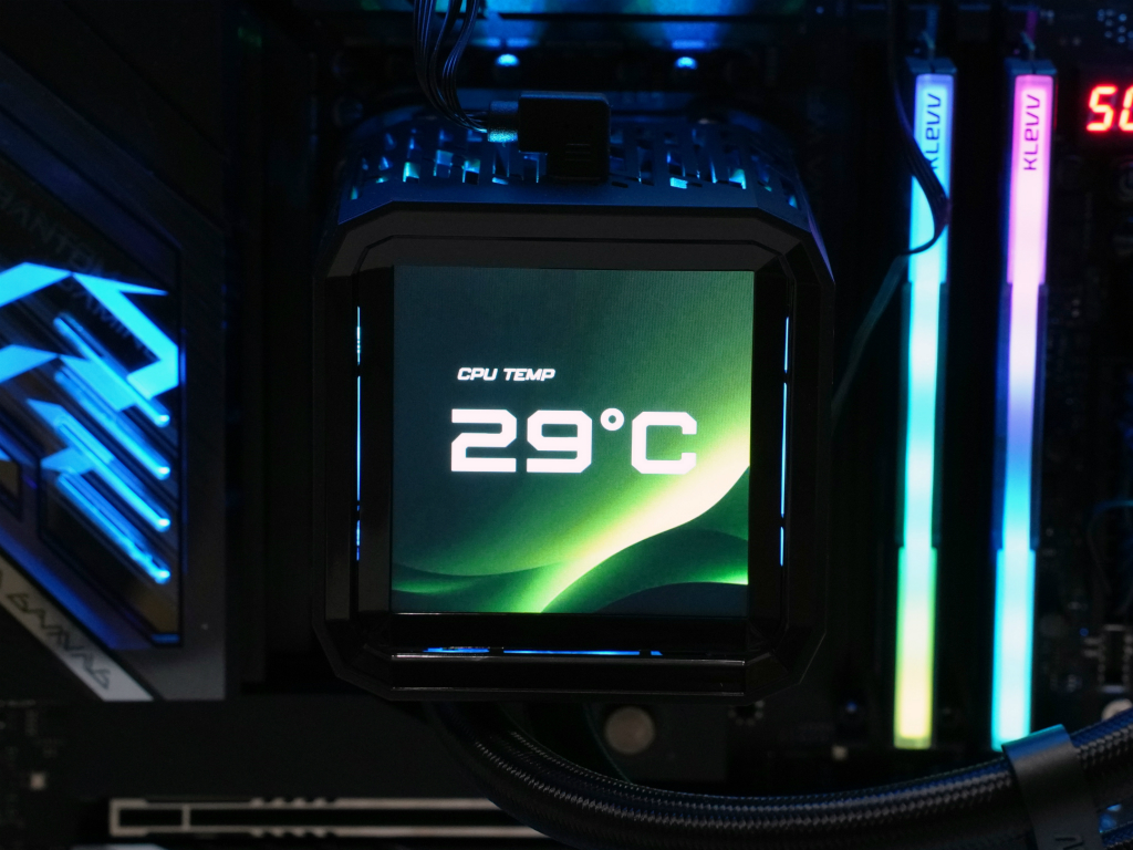 phantom_gaming_360_lcd_906