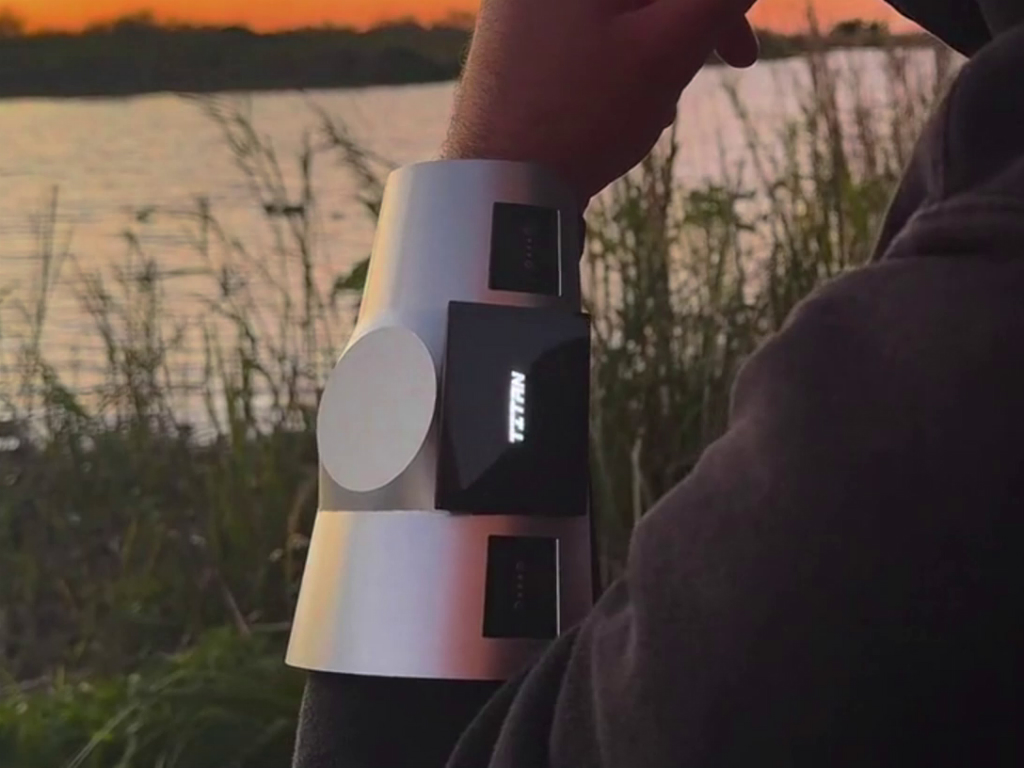(次に来るモノ) AIとモジュールが合体するガントレット型デバイス「Titan Gauntlets」