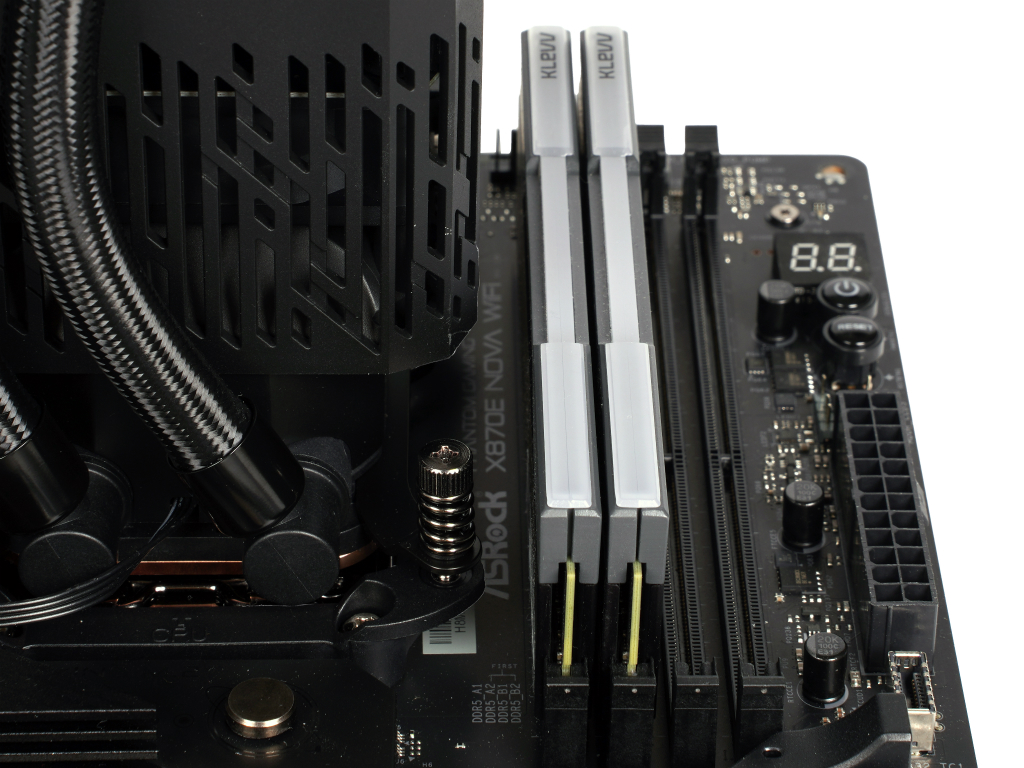 phantom_gaming_360_lcd_911