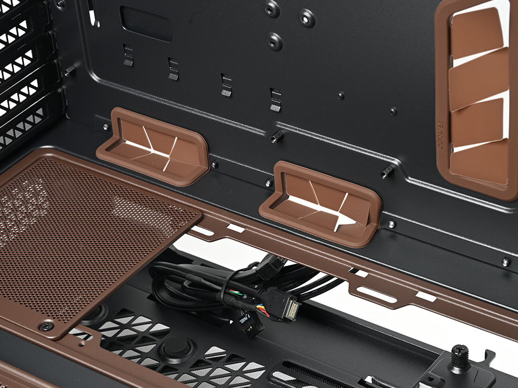 antec_flux_pro_noctua_edition_035