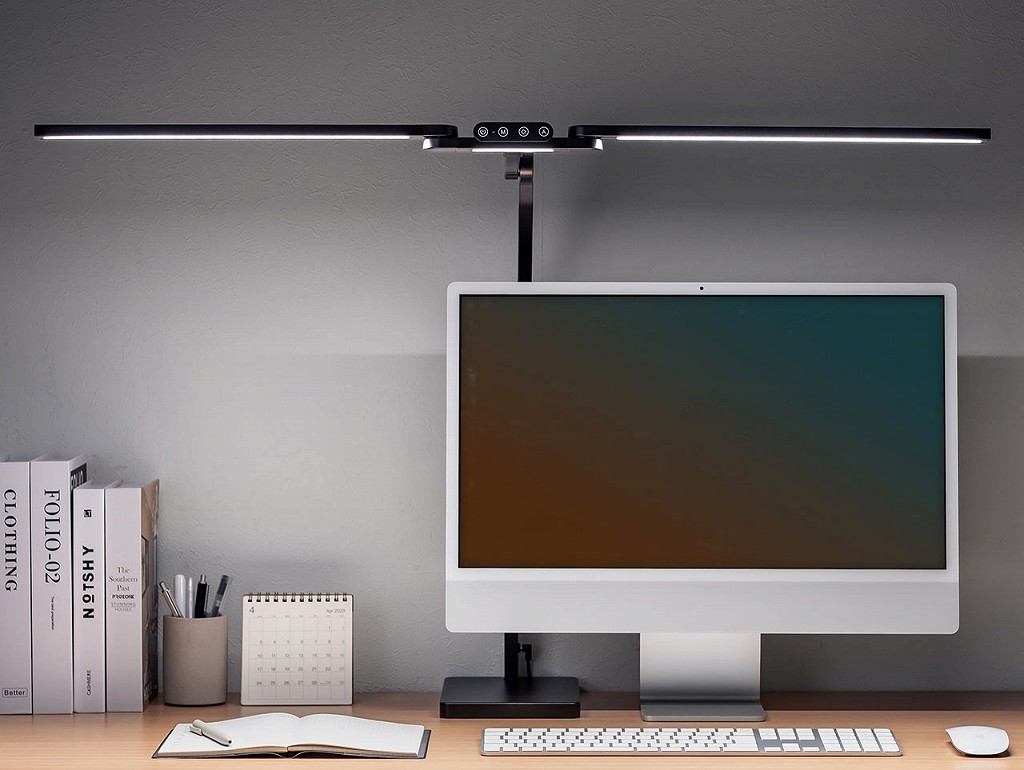 サンワダイレクト、ワイド設計と多関節アームで机全体を照らすデスクライト発売
