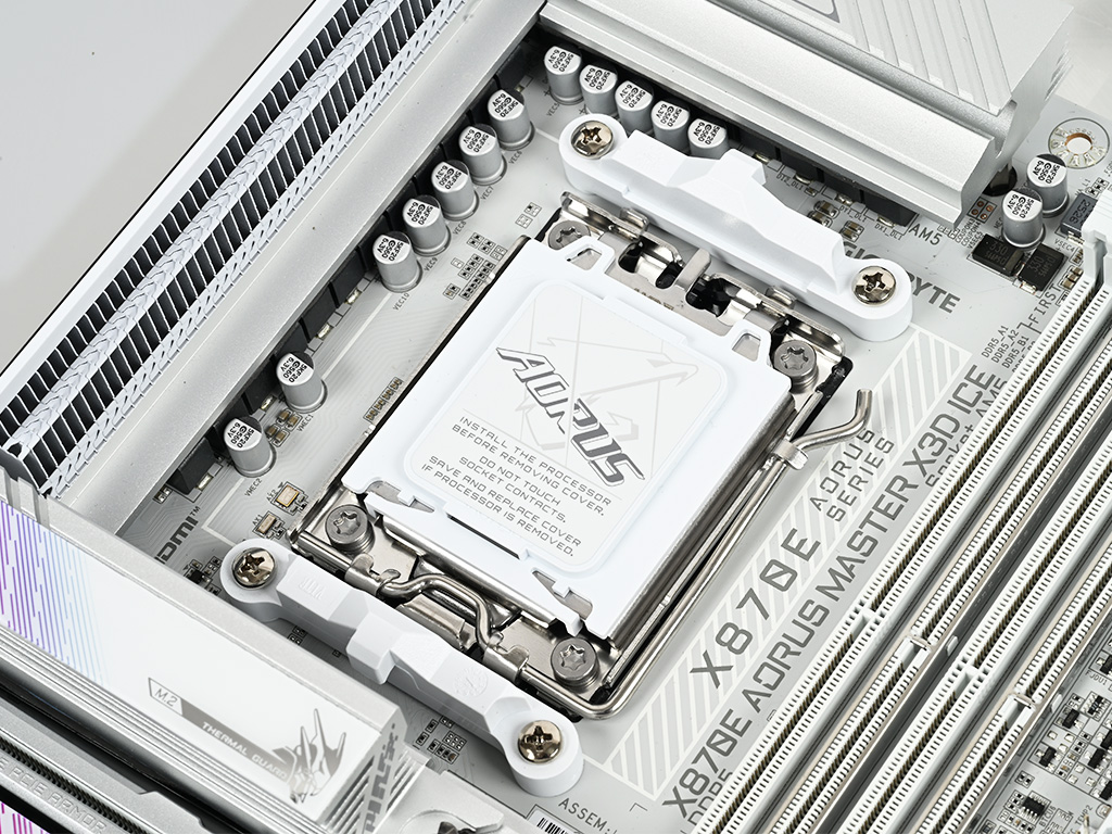 x870e_aorus_master_x3d_ice_005