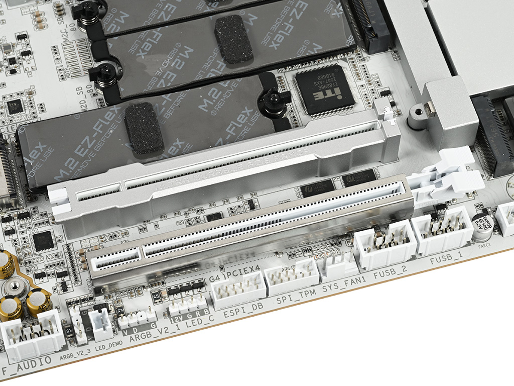 x870e_aorus_master_x3d_ice_032