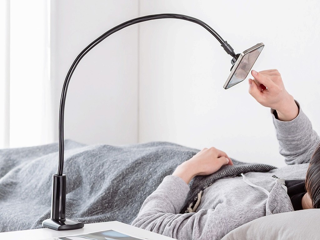 サンワダイレクト、寝ながらのスマホ操作が快適になるMagSafe対応のスマホホルダーなど2製品