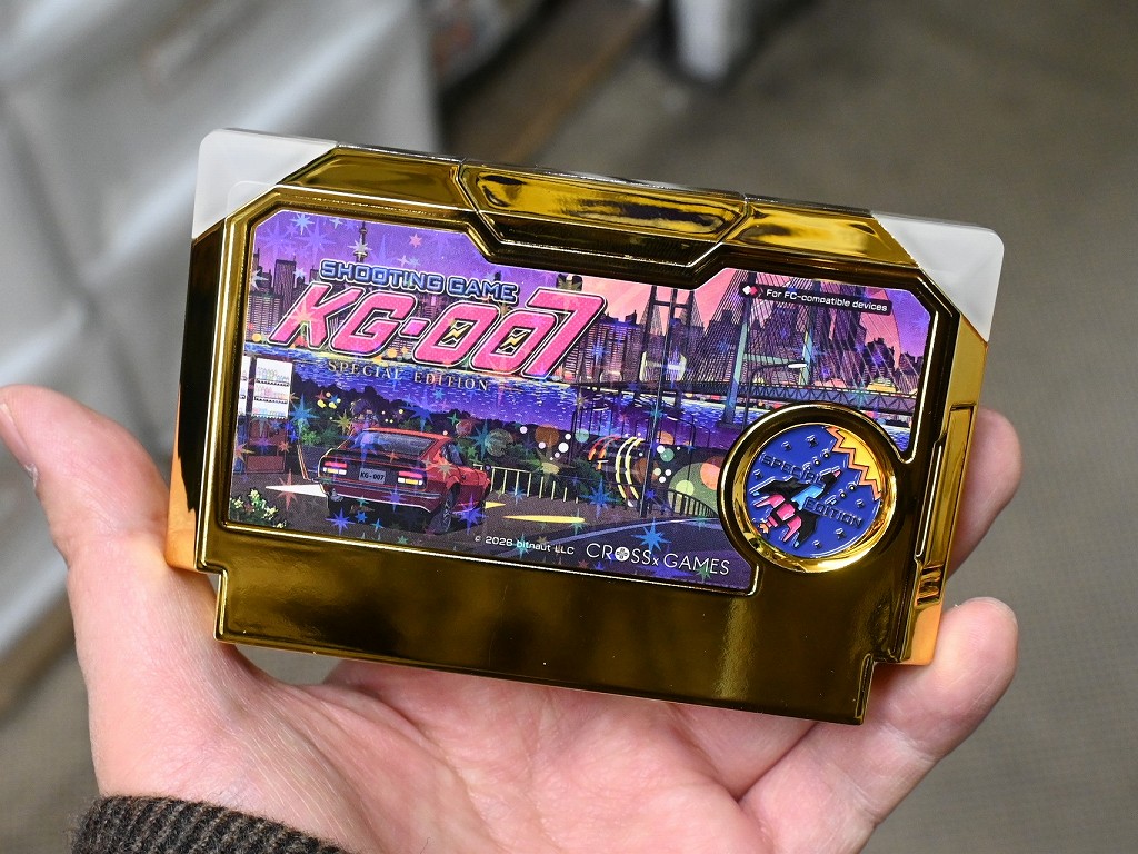 (アキバ取材班) 連射で遊ぶファミコンの新作ゲーム「KG-007」が発売。ド派手に光るLED搭載カートリッジ採用